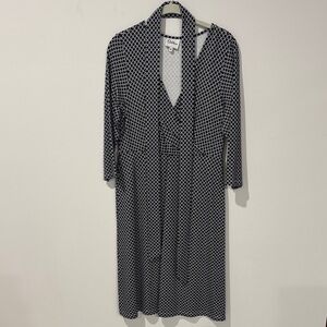 Gorgeous Black and White Patterned Long Sleeve Dress